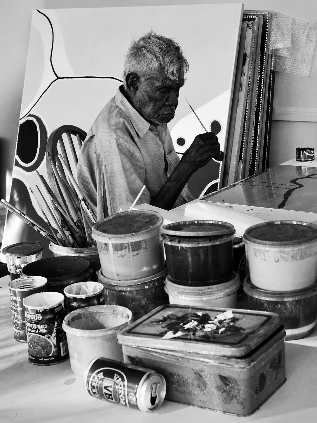 Paddy Bedford painting in his studio at Warmun, East Kimberley, Western Australia.