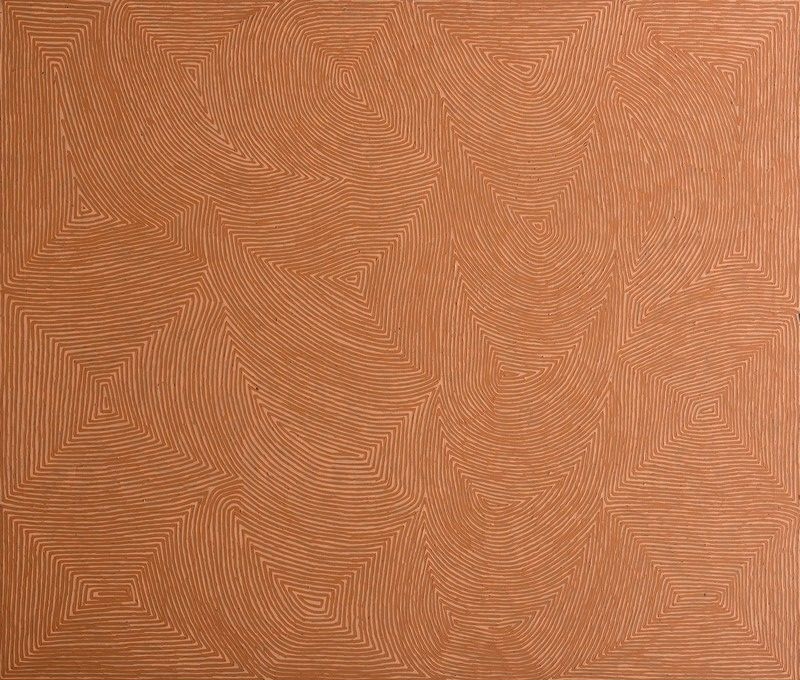 George Tjungurrayi Mamultjulkunga 2004 Papunya Tula painting with fine golden-brown parallel lines forming interconnected geometric Tingari sites on a warm ochre background