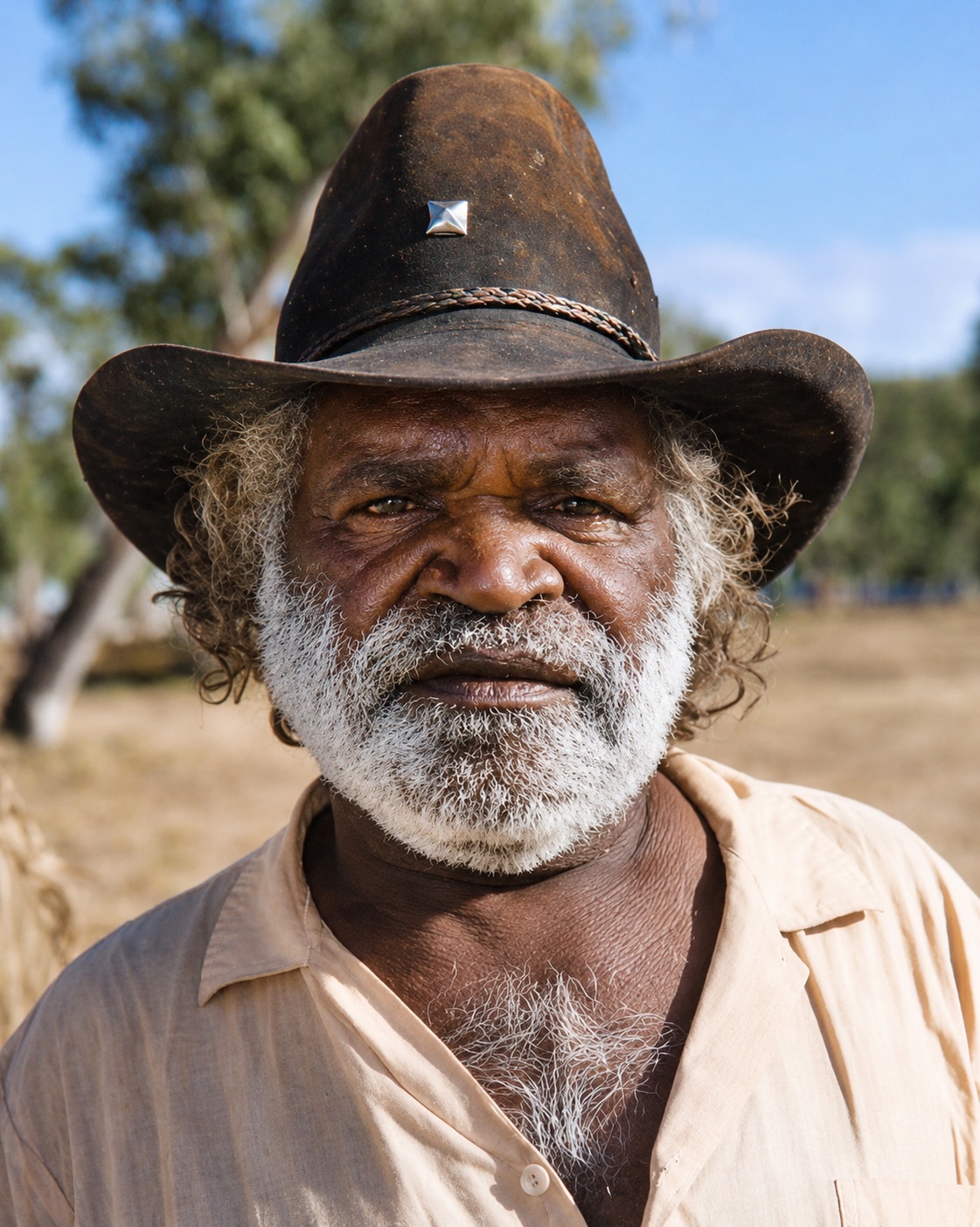Portrait of Charlie Egalie Tjapaltjarri, senior Warlpiri/Luritja artist and early Papunya painter who helped establish the Western Desert Art movement.