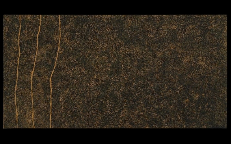 Kathleen Petyarre’s Mountain Devil Lizard Dreaming, 2006, with a dark finely dotted field and four vertical ochre lines at the left.